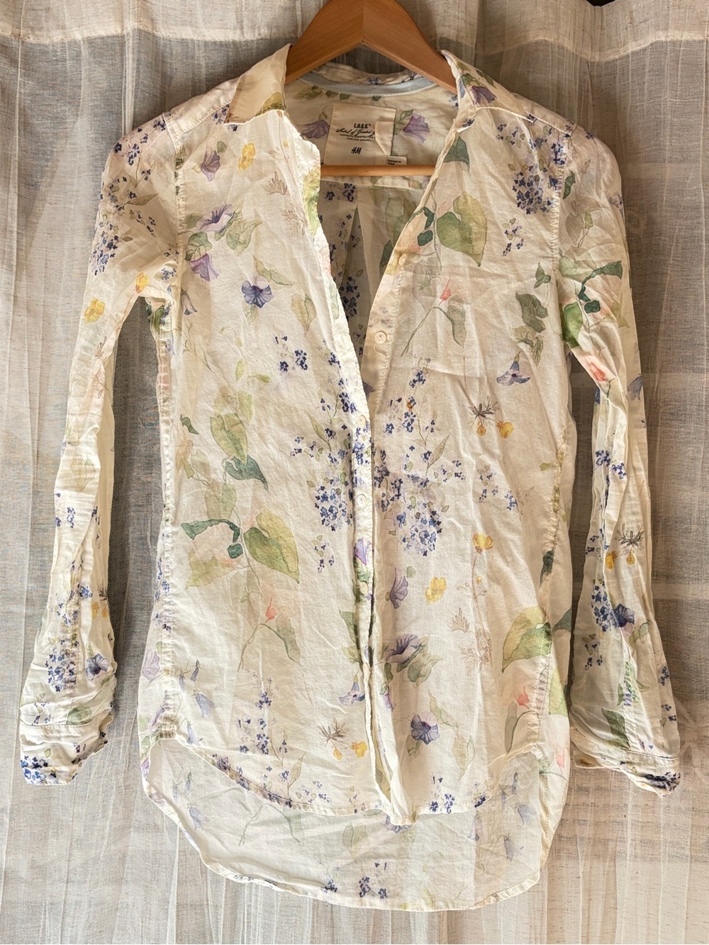 H&M White Floral Button-Down with soft Green and Lavender floral Print XS-S